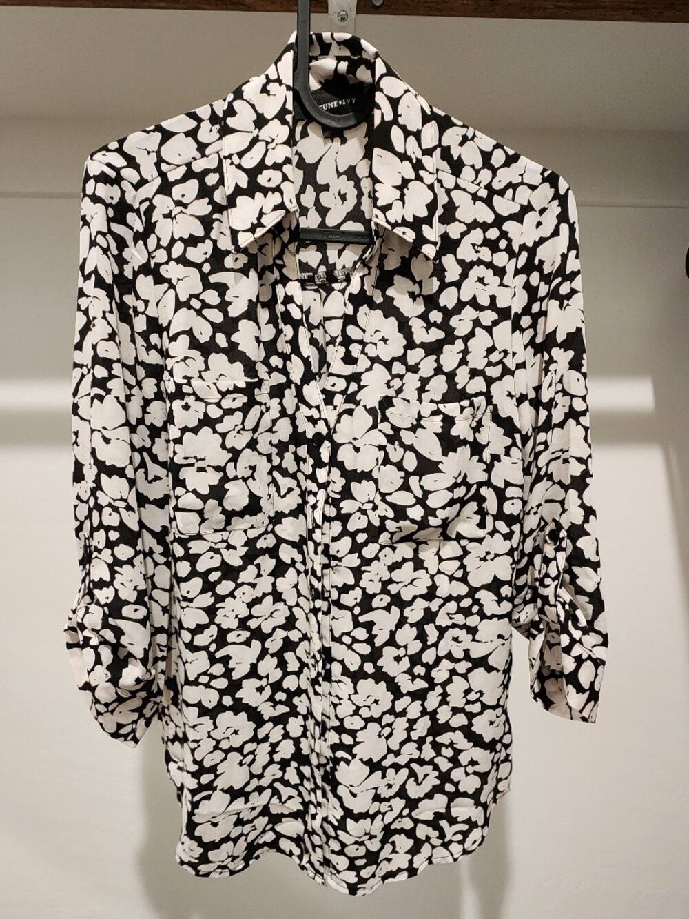 Fortune + Ivy Black White Floral Button Down Blouse Size Small